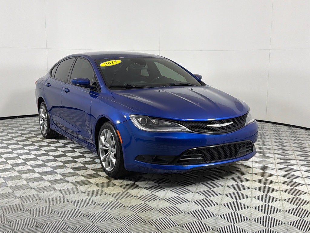 2015 Chrysler 200 Image 3
