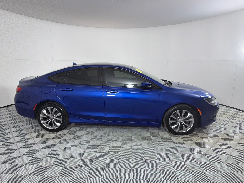 2015 Chrysler 200 Image 4