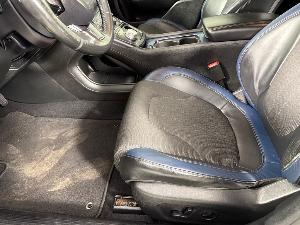 2015 Chrysler 200 Image 11
