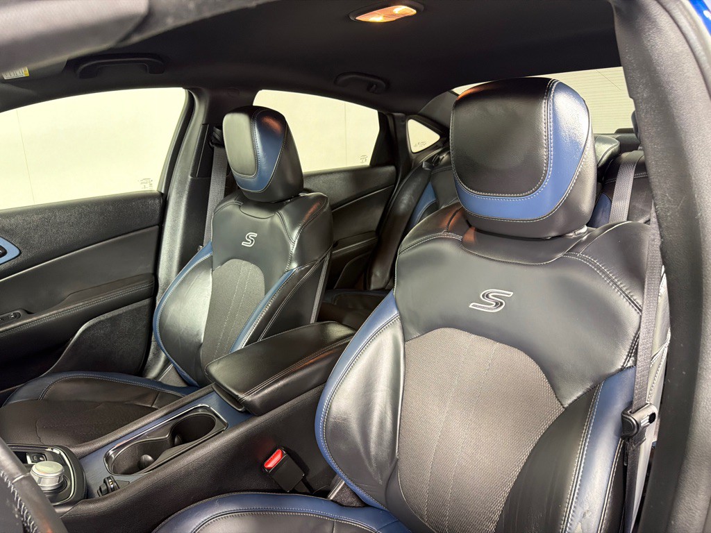 2015 Chrysler 200 Image 12