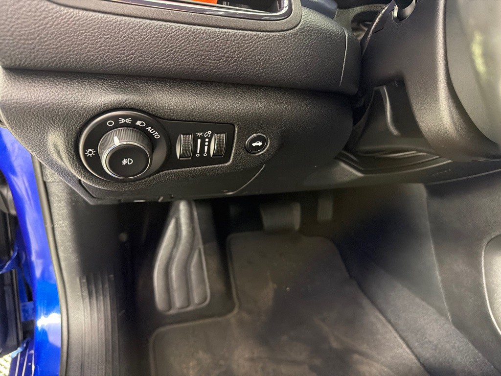 2015 Chrysler 200 Image 13
