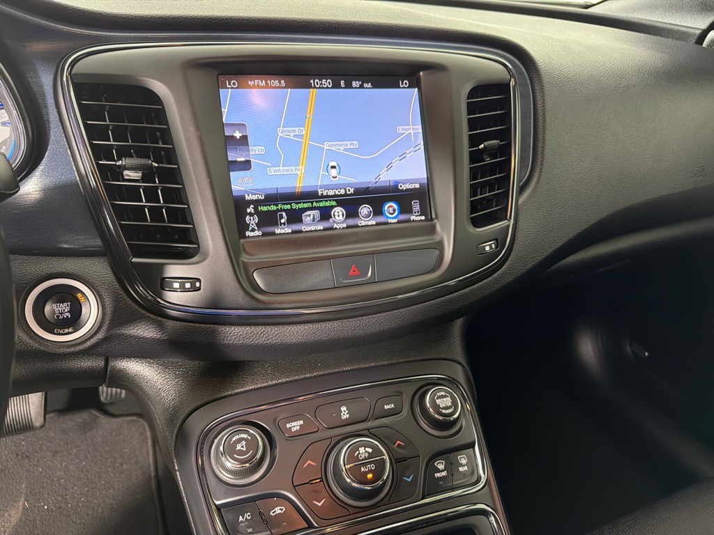 2015 Chrysler 200 Image 16