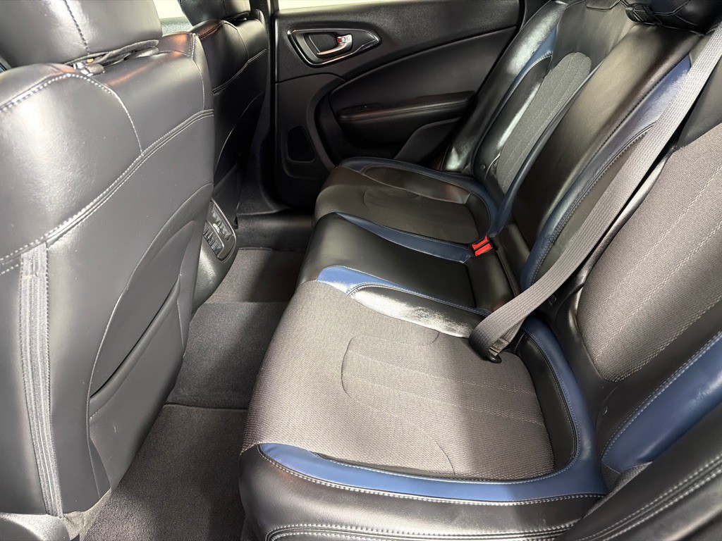 2015 Chrysler 200 Image 19