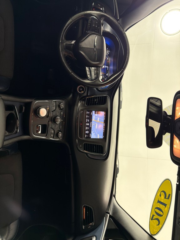 2015 Chrysler 200 Image 25