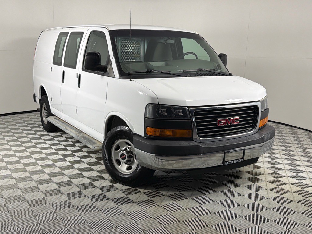 2015 GMC Savana Image 2