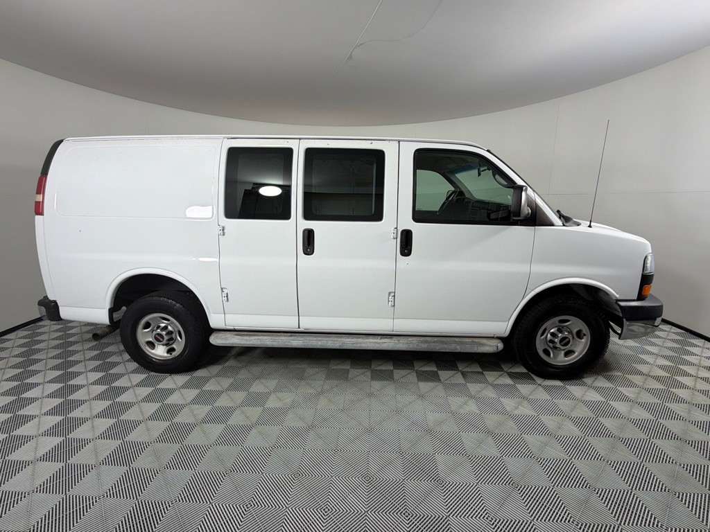 2015 GMC Savana Image 4
