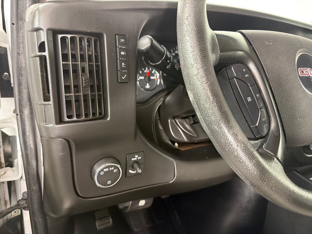2015 GMC Savana Image 10