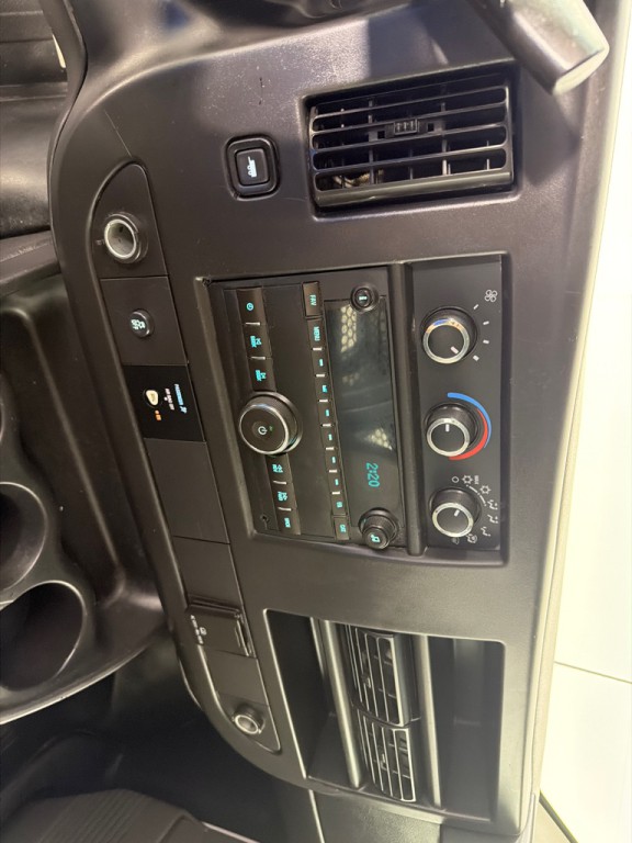 2015 GMC Savana Image 12