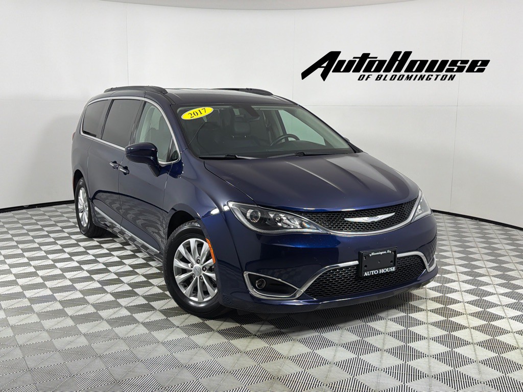 2017 Chrysler Pacifica Image 1