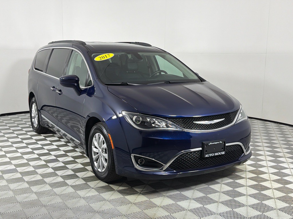2017 Chrysler Pacifica Image 3