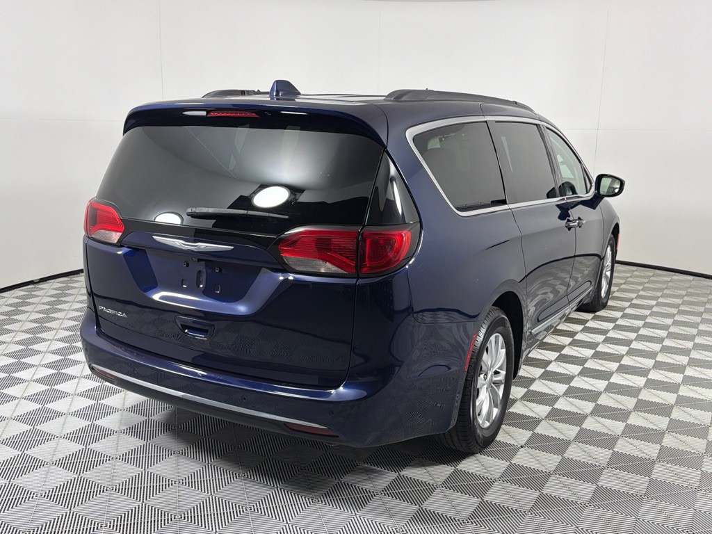 2017 Chrysler Pacifica Image 5