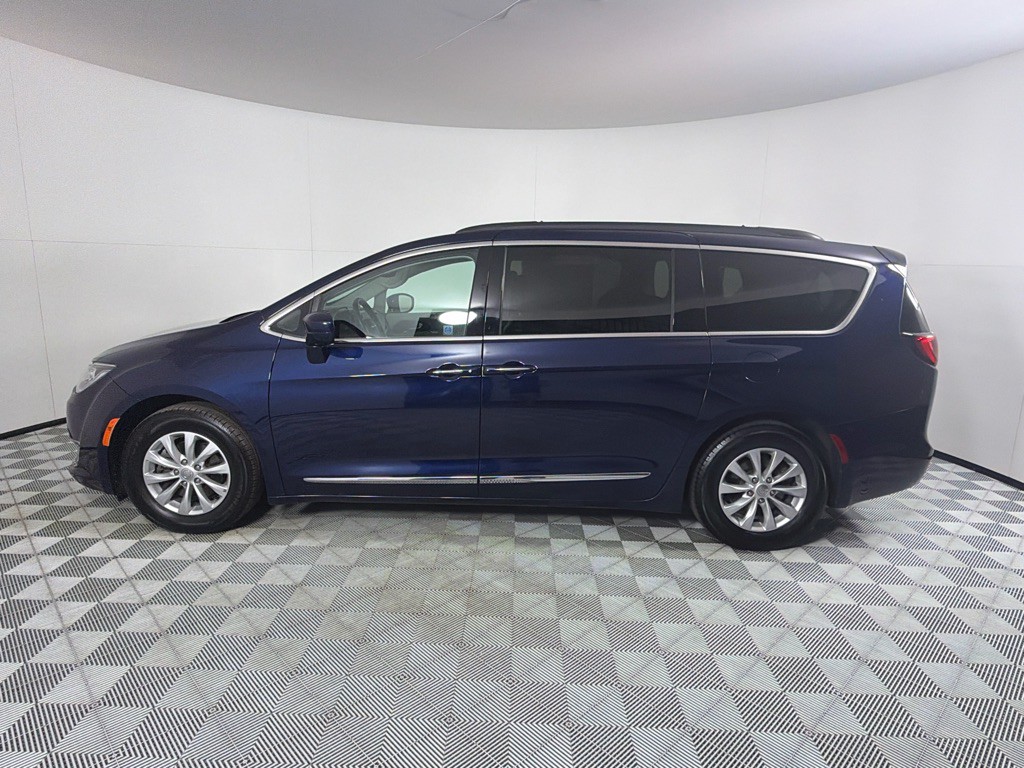 2017 Chrysler Pacifica Image 8