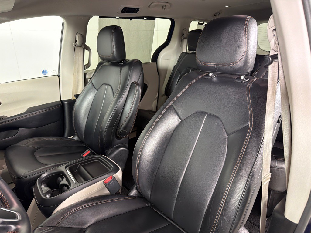 2017 Chrysler Pacifica Image 12