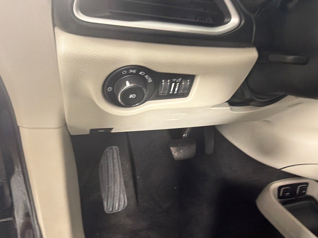 2017 Chrysler Pacifica Image 13