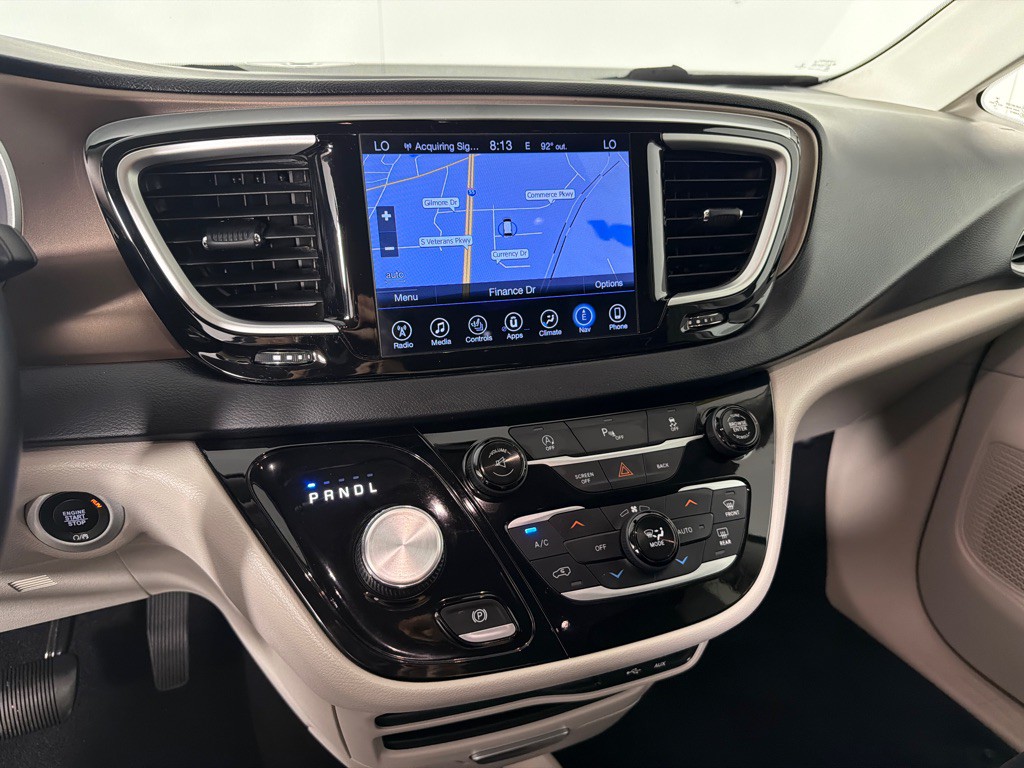 2017 Chrysler Pacifica Image 16