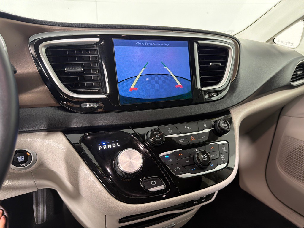 2017 Chrysler Pacifica Image 17