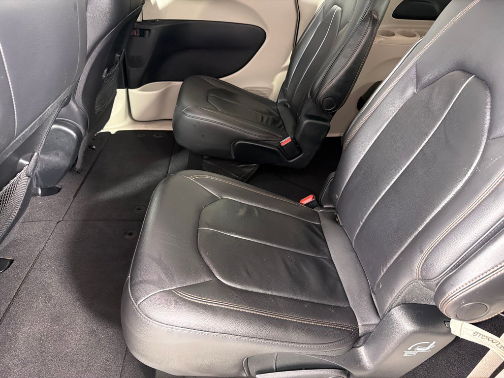 2017 Chrysler Pacifica Image 18