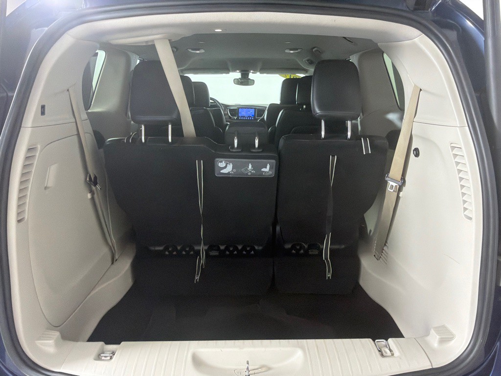 2017 Chrysler Pacifica Image 21