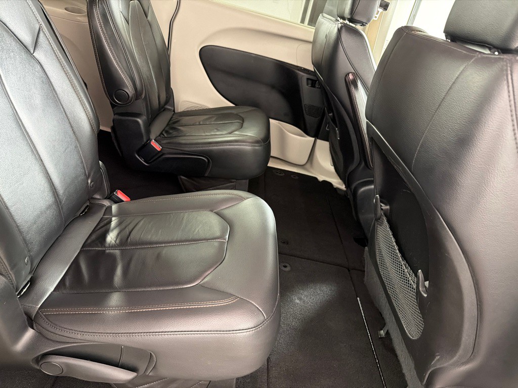 2017 Chrysler Pacifica Image 22