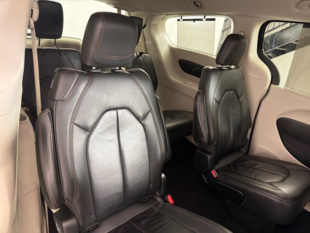 2017 Chrysler Pacifica Image 23