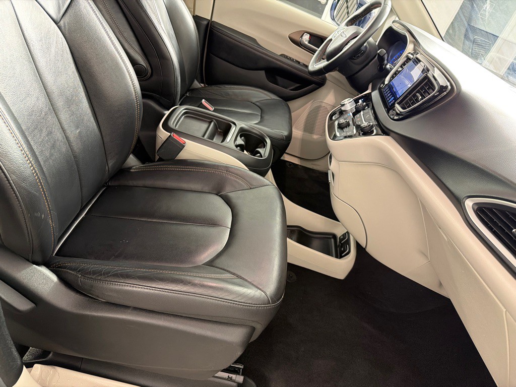 2017 Chrysler Pacifica Image 24