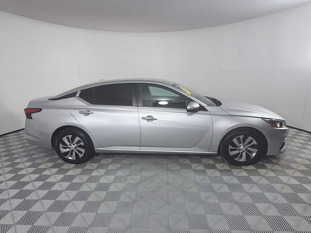 2020 Nissan Altima Image 4