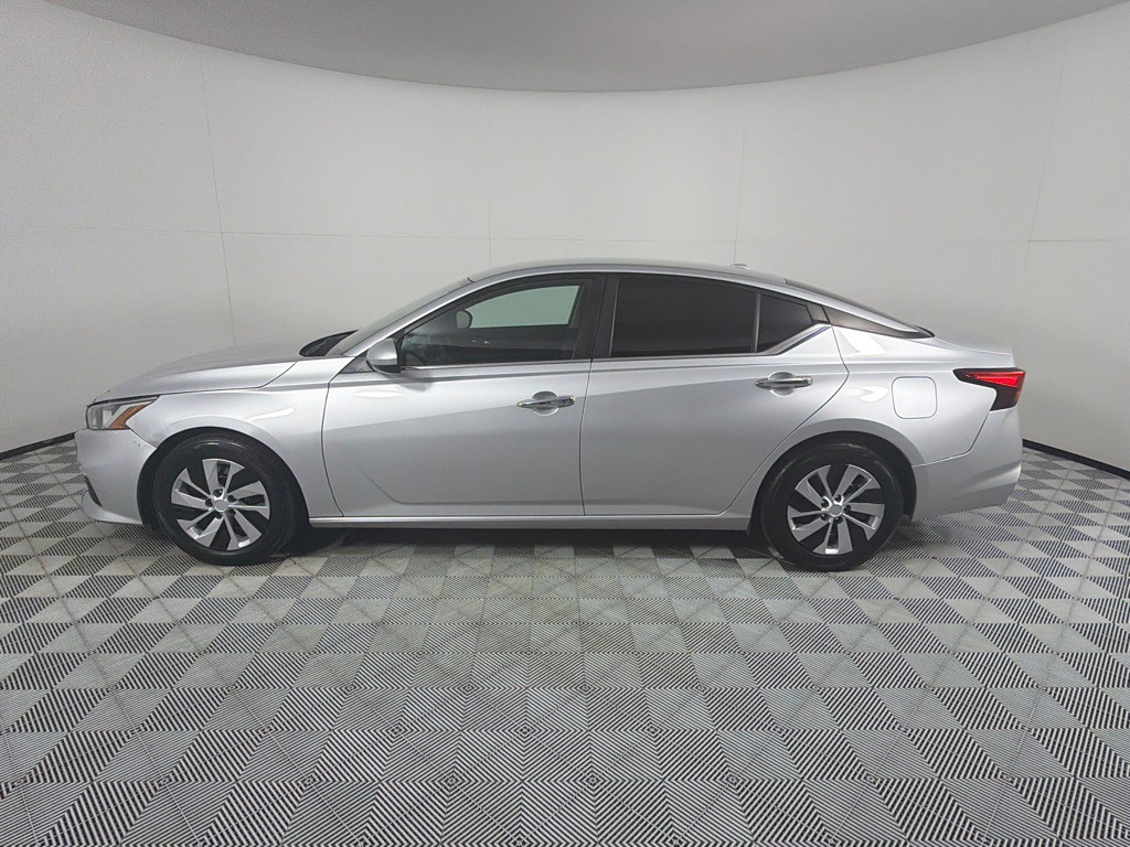 2020 Nissan Altima Image 8