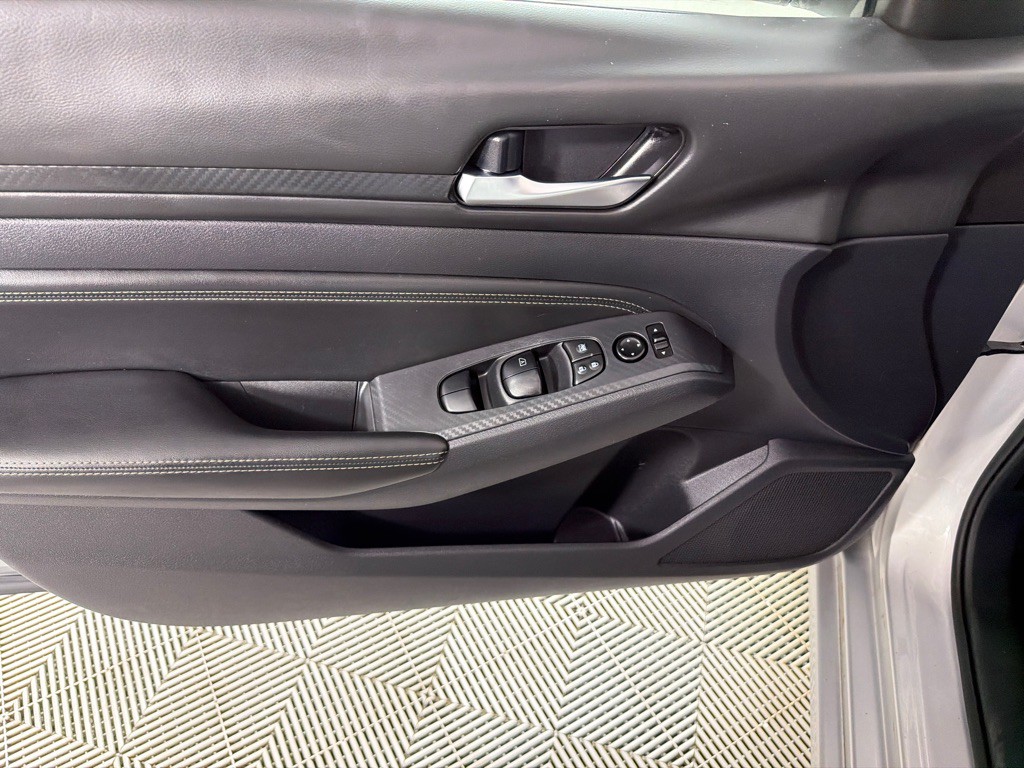 2020 Nissan Altima Image 9