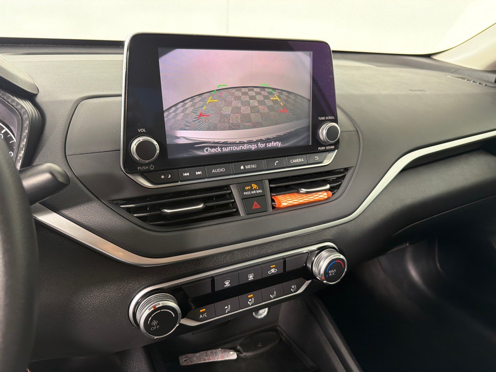 2020 Nissan Altima Image 15