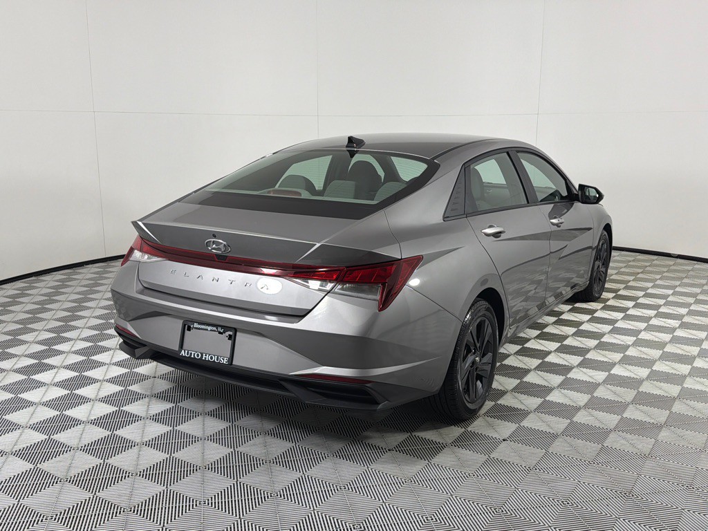 2022 Hyundai Elantra Image 5