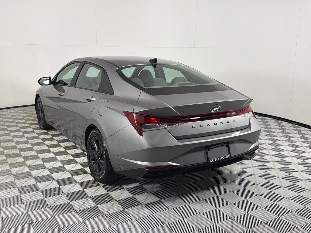 2022 Hyundai Elantra Image 7