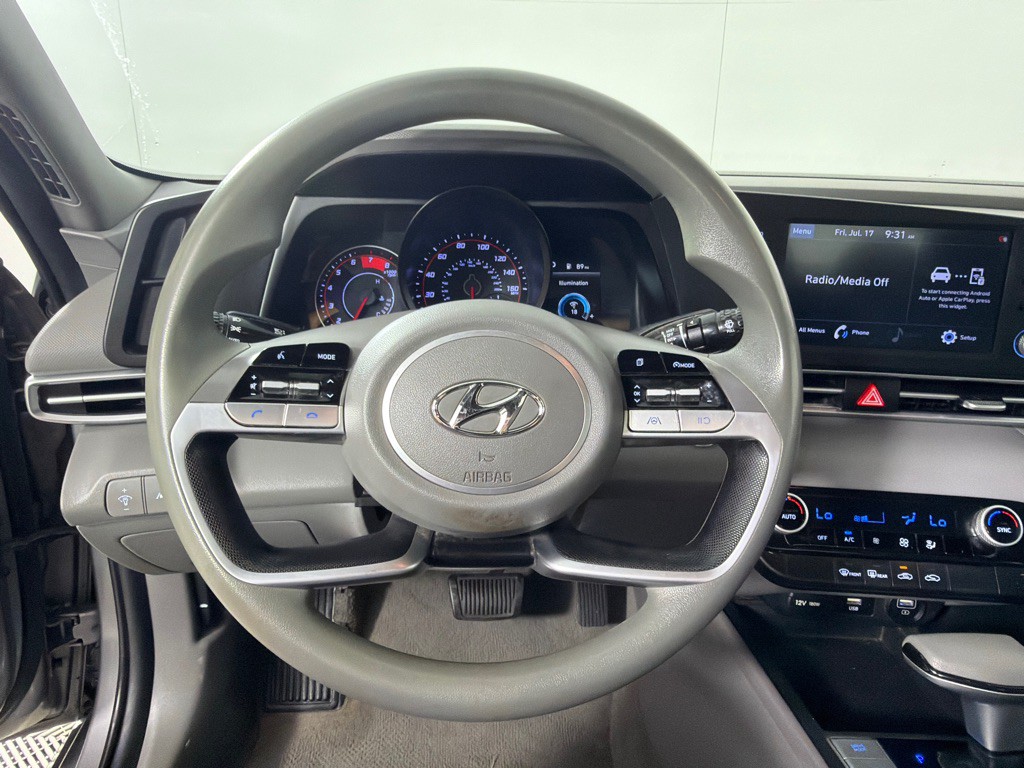 2022 Hyundai Elantra Image 13
