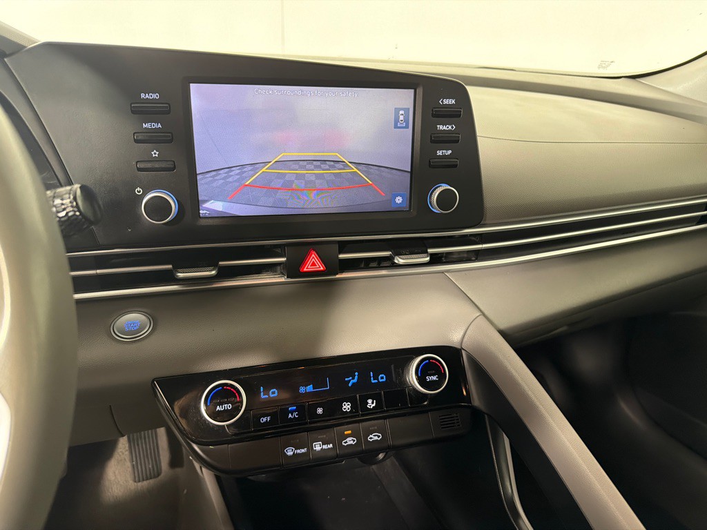 2022 Hyundai Elantra Image 15