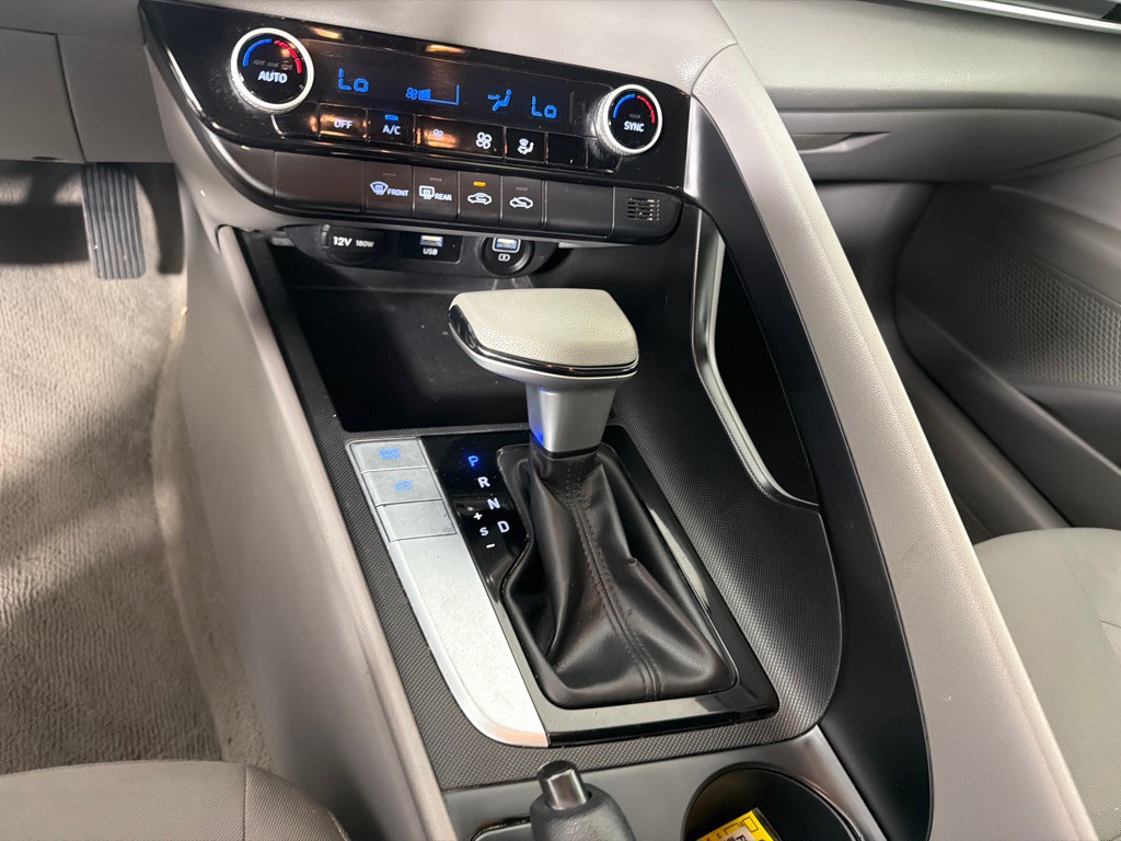 2022 Hyundai Elantra Image 16