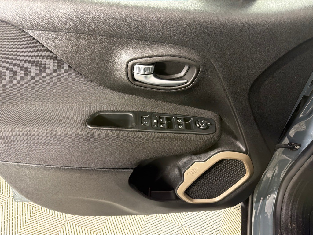2017 Jeep Renegade Image 10