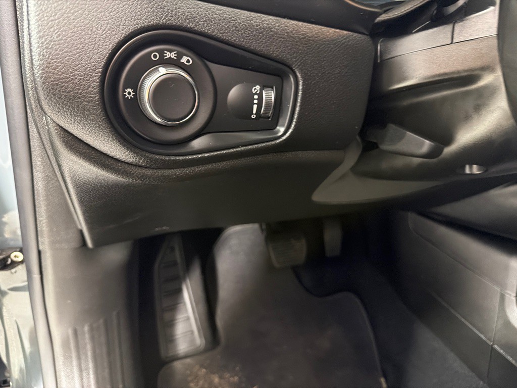 2017 Jeep Renegade Image 14
