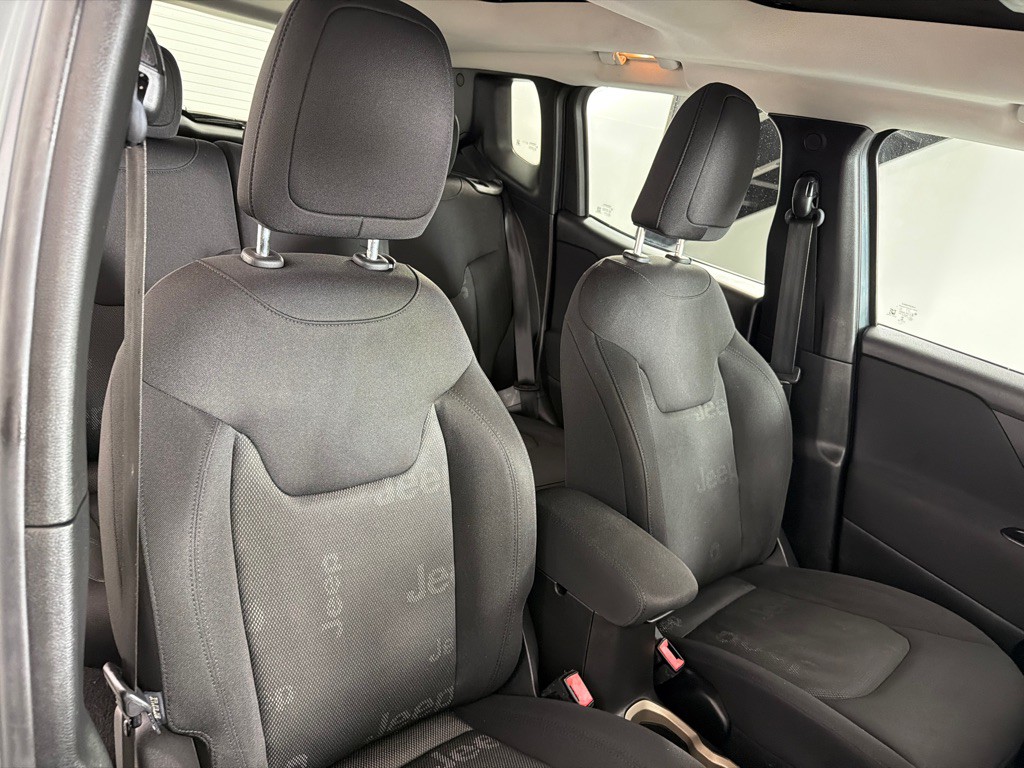 2017 Jeep Renegade Image 23