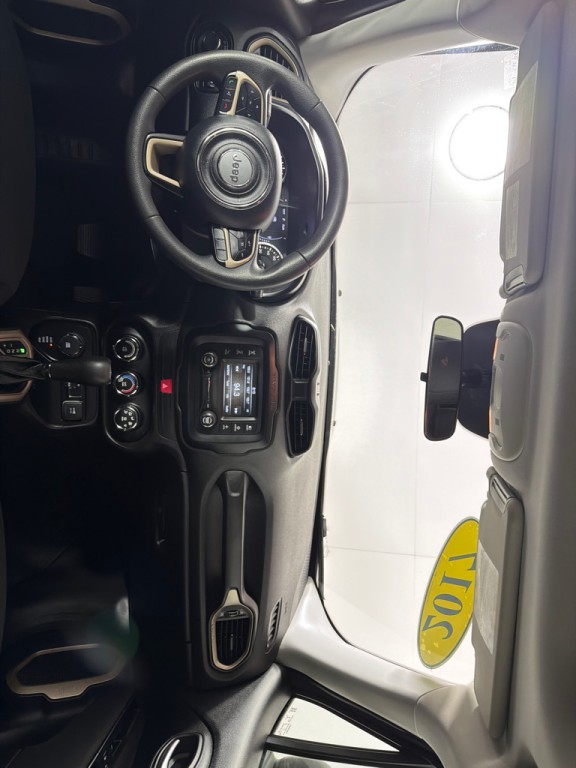 2017 Jeep Renegade Image 24