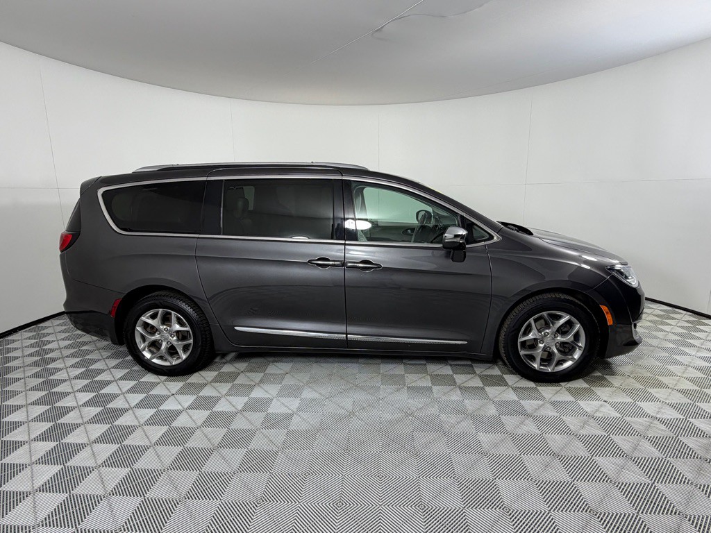 2018 Chrysler Pacifica Image 4