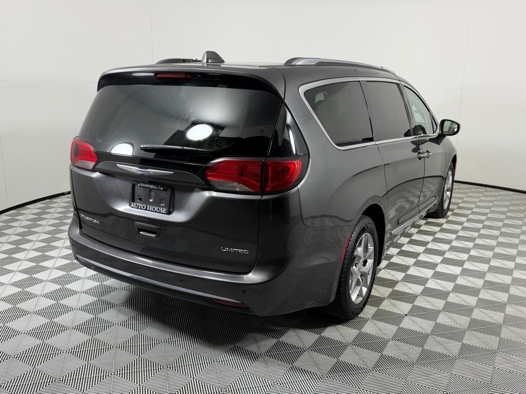 2018 Chrysler Pacifica Image 5