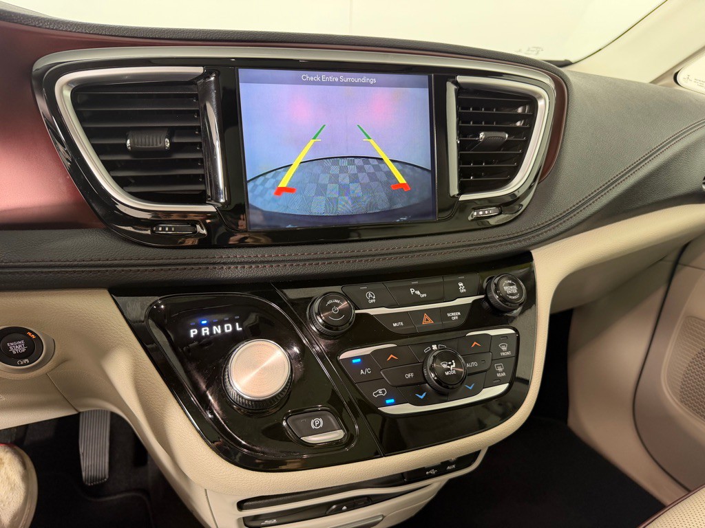 2018 Chrysler Pacifica Image 16