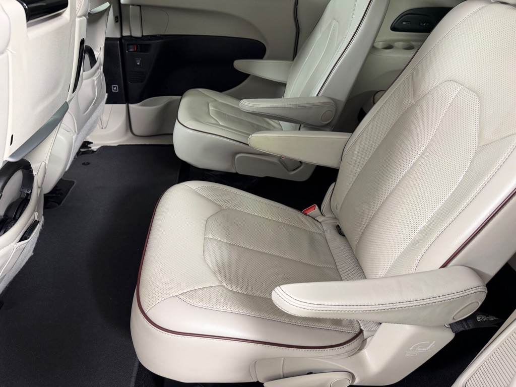 2018 Chrysler Pacifica Image 18