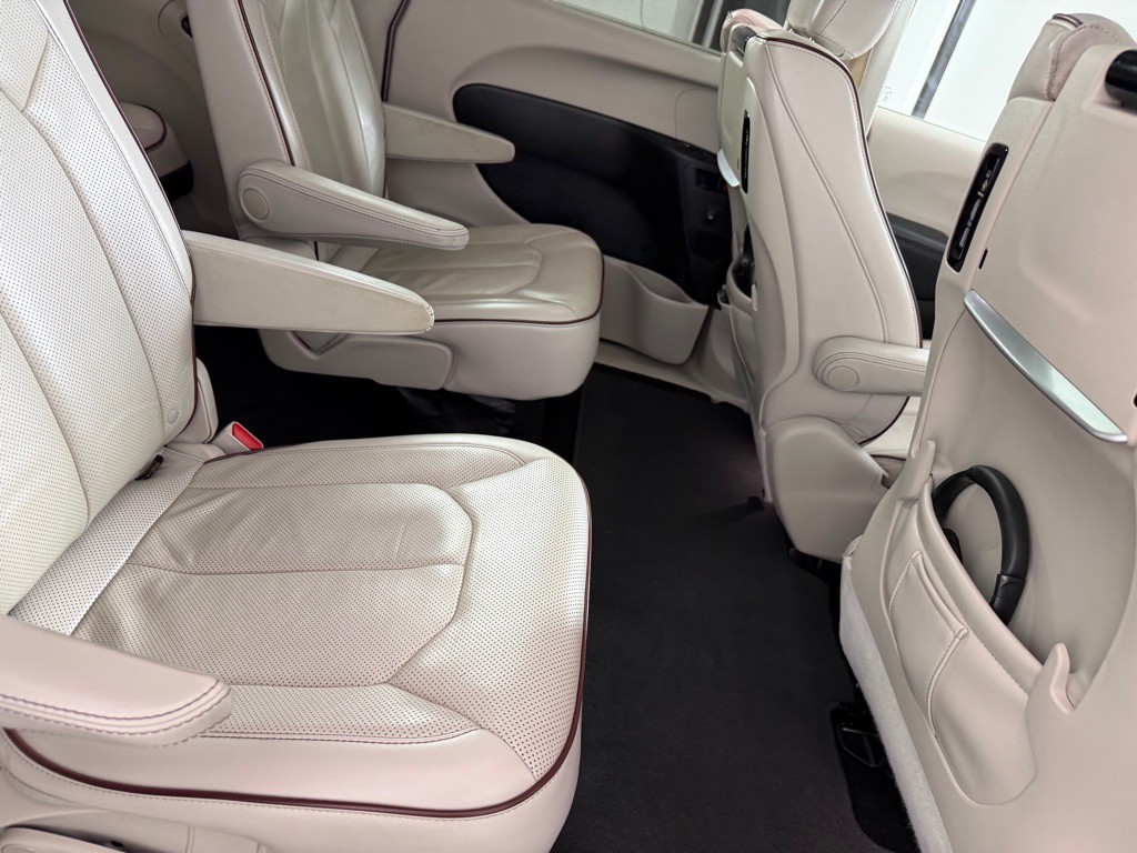 2018 Chrysler Pacifica Image 22
