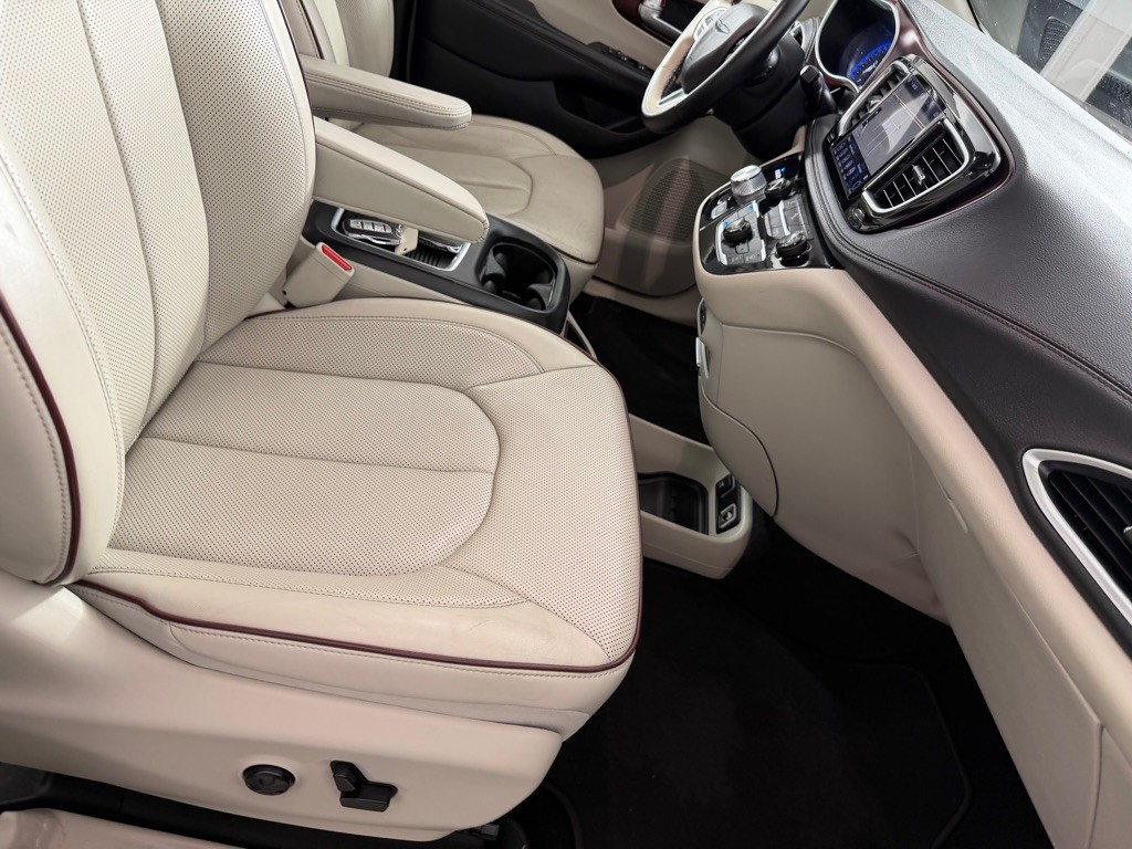 2018 Chrysler Pacifica Image 24
