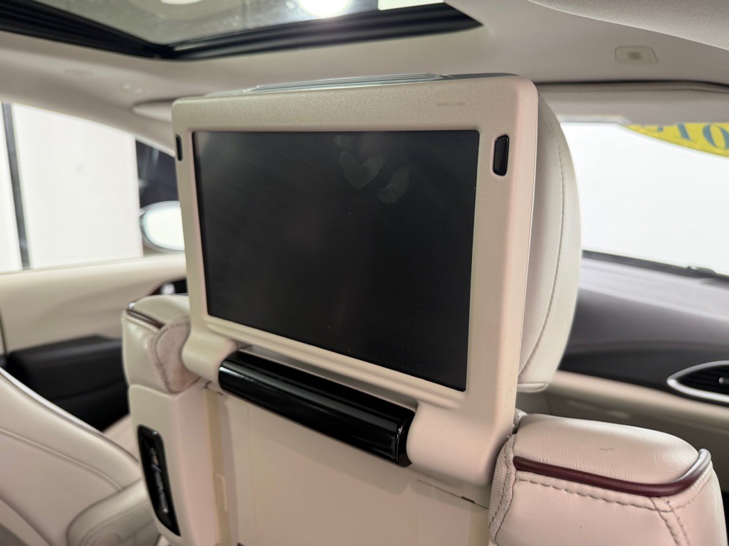 2018 Chrysler Pacifica Image 27