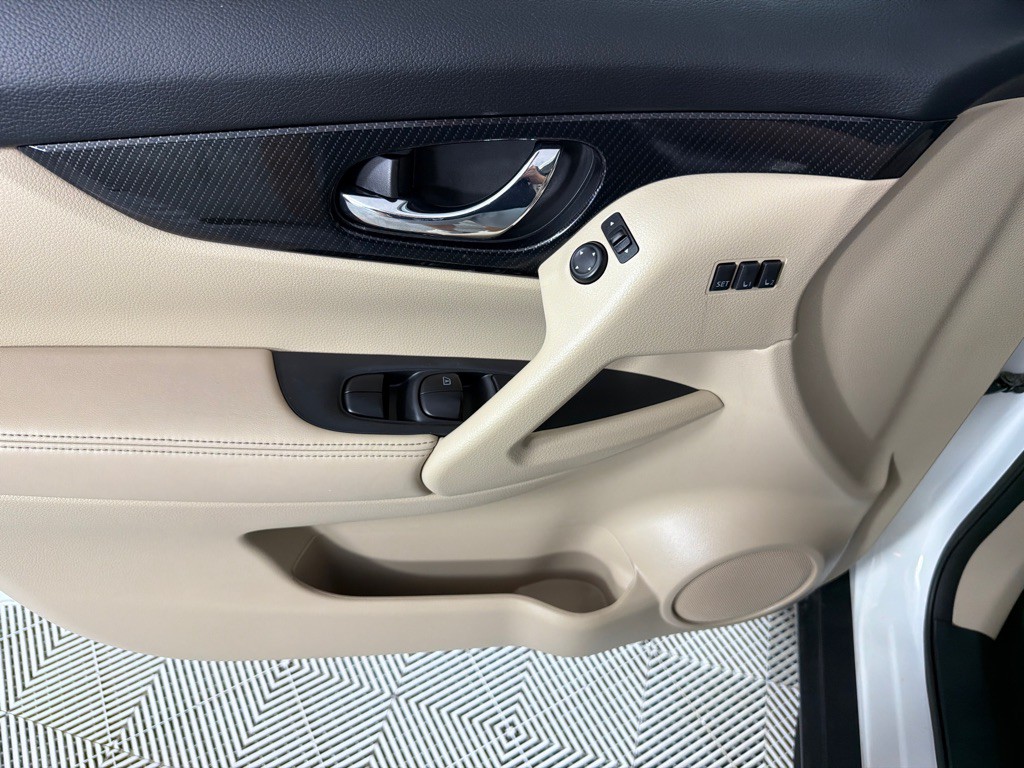 2018 Nissan Rogue Image 10