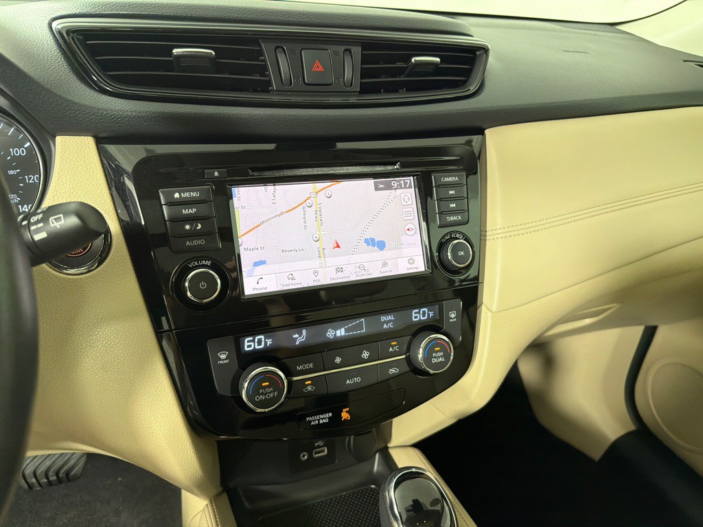 2018 Nissan Rogue Image 16