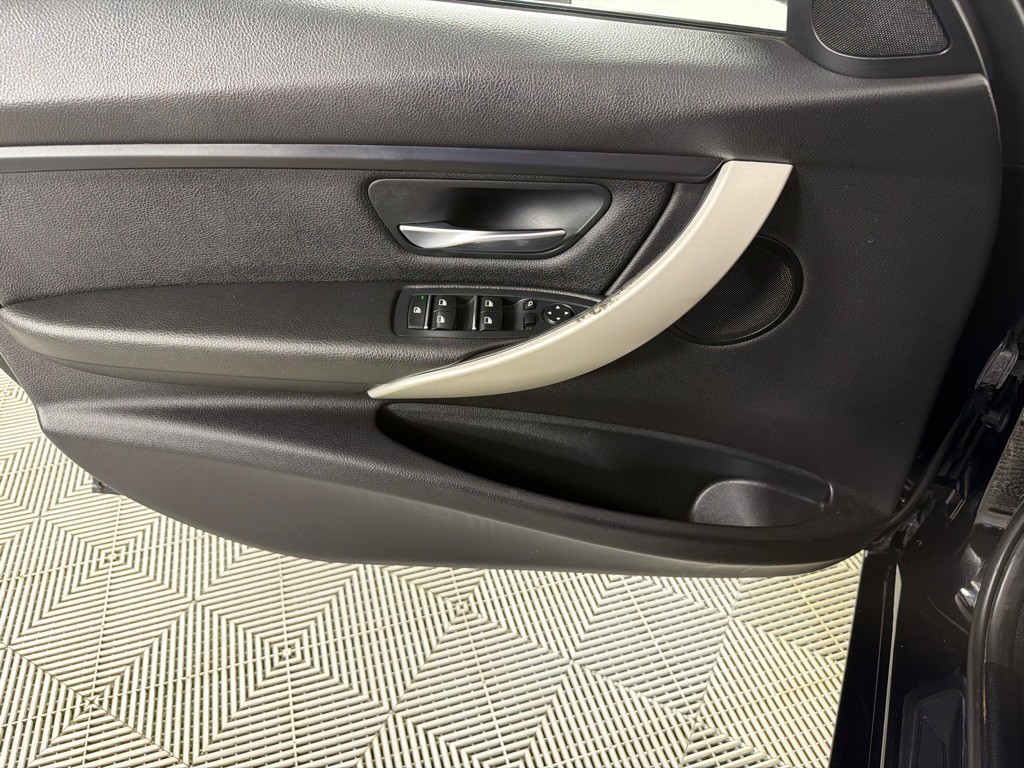 2018 BMW 3 Series Image 11