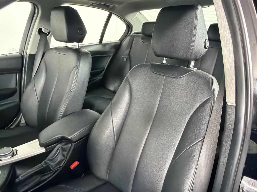 2018 BMW 3 Series Image 13