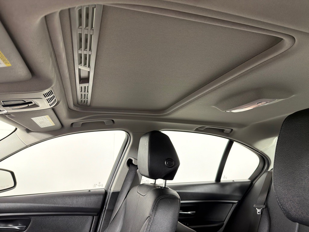 2018 BMW 3 Series Image 14